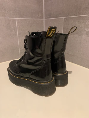 Dr Martens Jadon - Mkt gott skick, säljes pga fel storlek. Kartong finns tyvärr ej kvar. Fri frakt