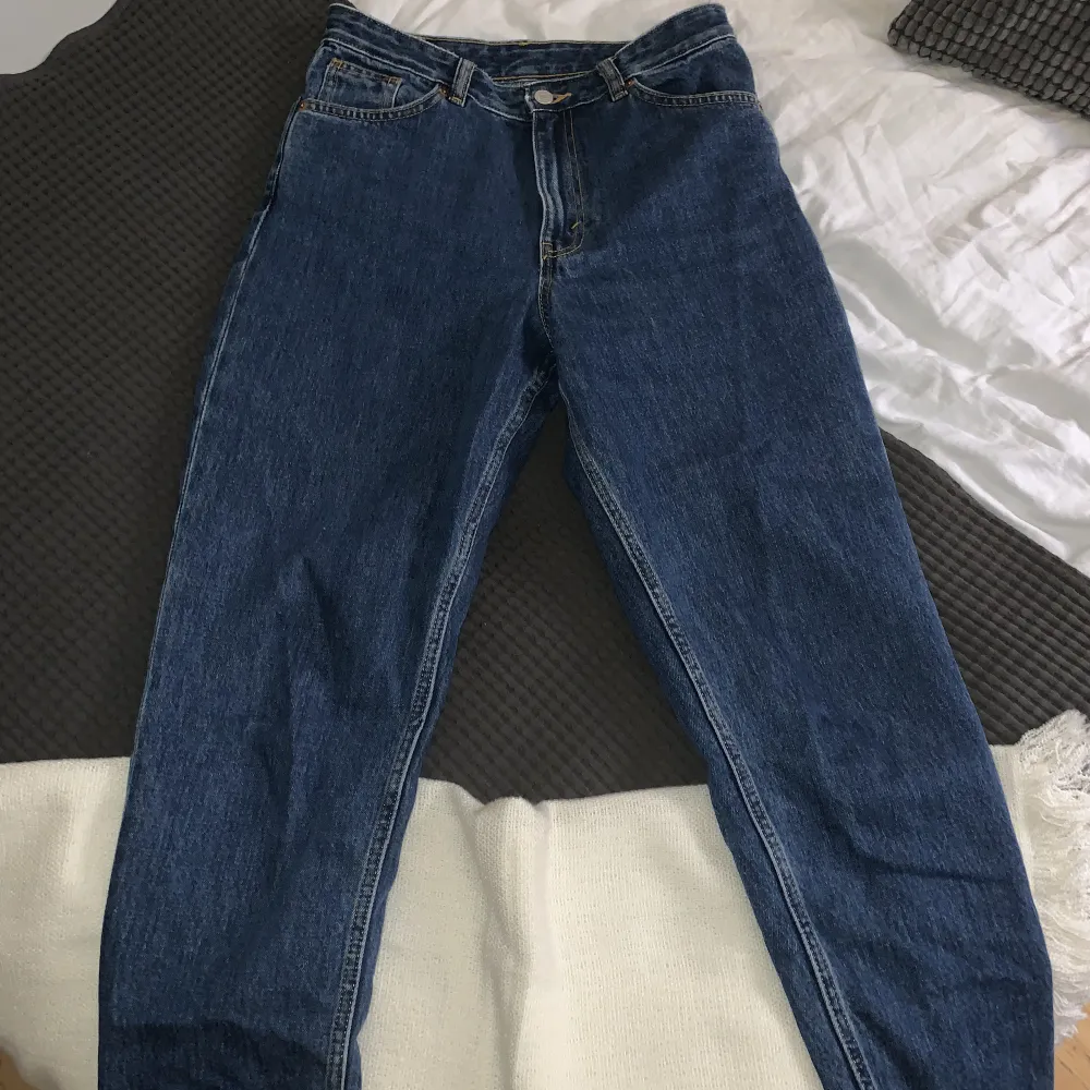 Nya och snygga byxor, endast använda ett par gånger. Storlek 27.. Jeans & Byxor.