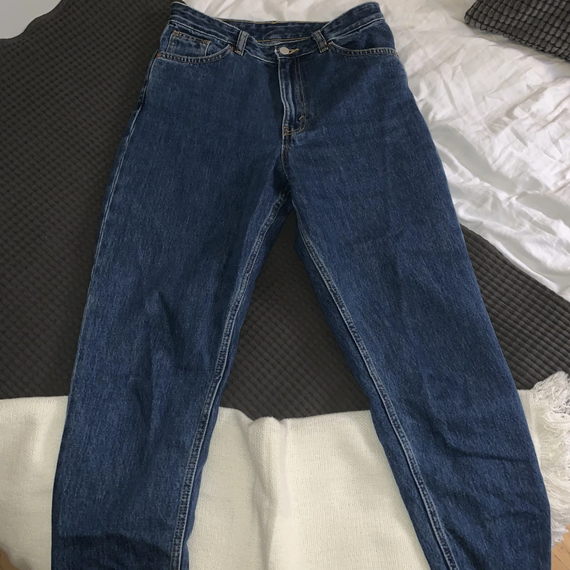 Monki blå jeans TAIKI med raka ben  - 91