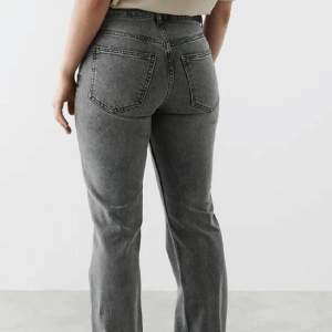 Full length flare jeans från Gina tricot. (Lånade bilder) men kom privat för bild på mina som är lite ljusare. Använd fåtal gånger
