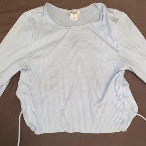 Tröja - Söt tröja med öppen rygg.