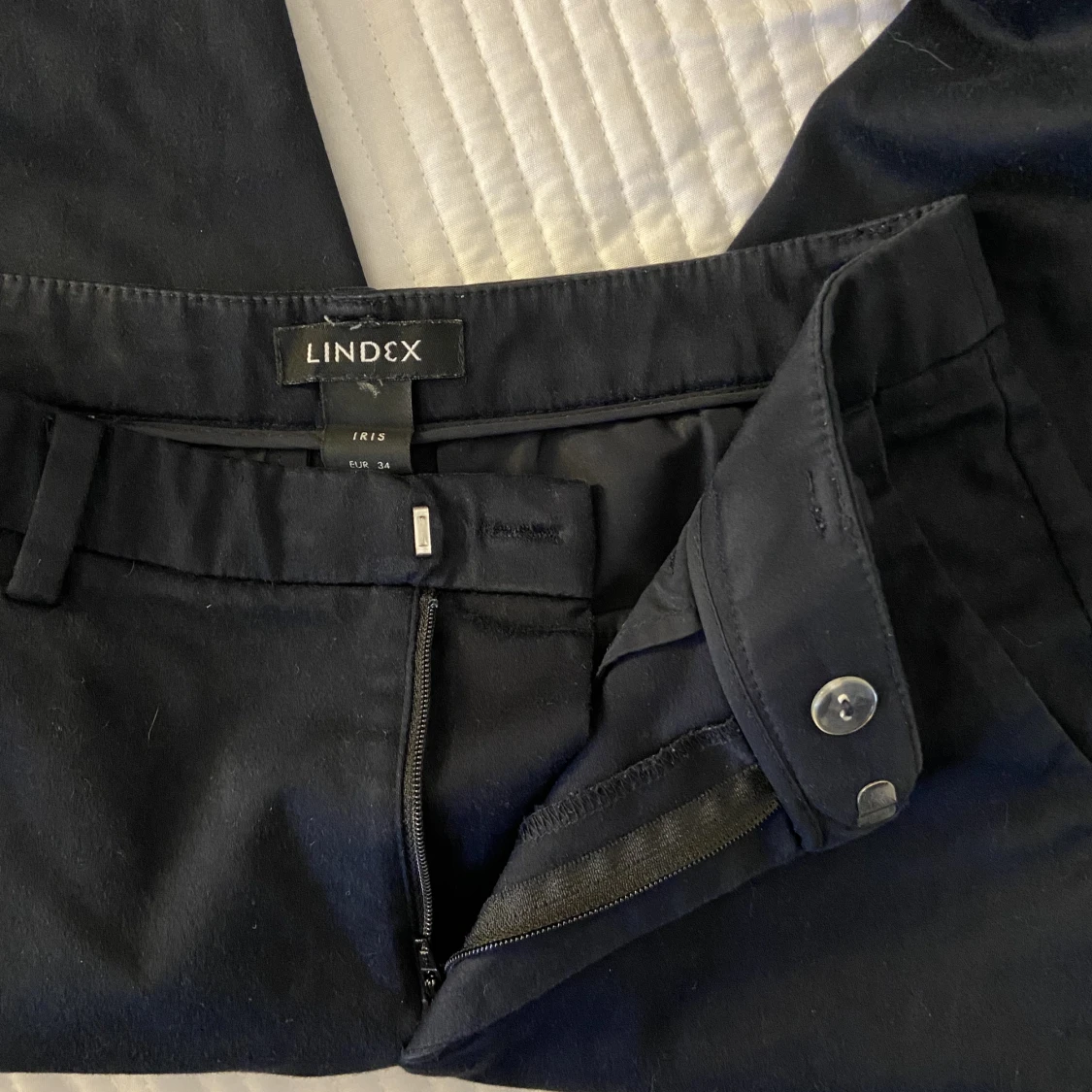 Mörkblåa kostymbyxor - 91