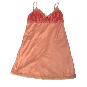 nattlinne  - jättefint nattlinne köpt på plick och aldrig använt, sista bilden är lånad från den förra säljaren🎀💗💕