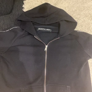 Replay zip Hoodie  - Sällan använd Max 2 gånger  Storlek S Köpt för 700kr mitt pris 350kr