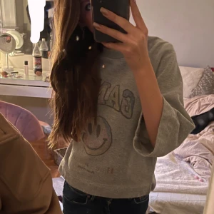 GANNI tröja  - Säljer denna fina GANNI tröja köpt början av 2022 för ca 1700kr ❤️ kan också byta! Storlek S! 