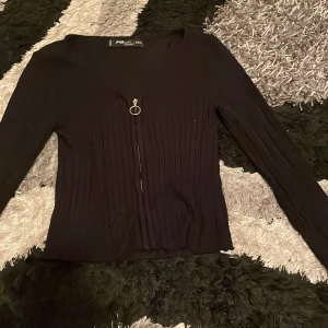 V ringad töja med dragkedja  - Använt en gång 