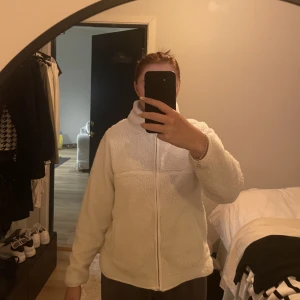 Lager 157 st S - Fluffig Teddy jacka  Köparen står för frakt