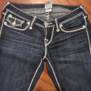 Söker True Religion Jeans, Affliction, MMA Elite och liknande - !!SÄLJER INTE!! Söker true religion jeans  thick/big stitch, vilken färg som. W34-W40 typ:  no ugly shit only hard trueys 😵😵  Söker även hard affliction å random brands only cool shit 😵