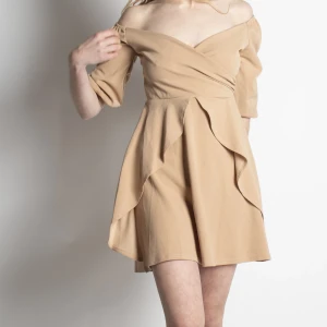 Fejk omlott klänning - Stretchigt material mjuk och ganska tjockt tyg. 