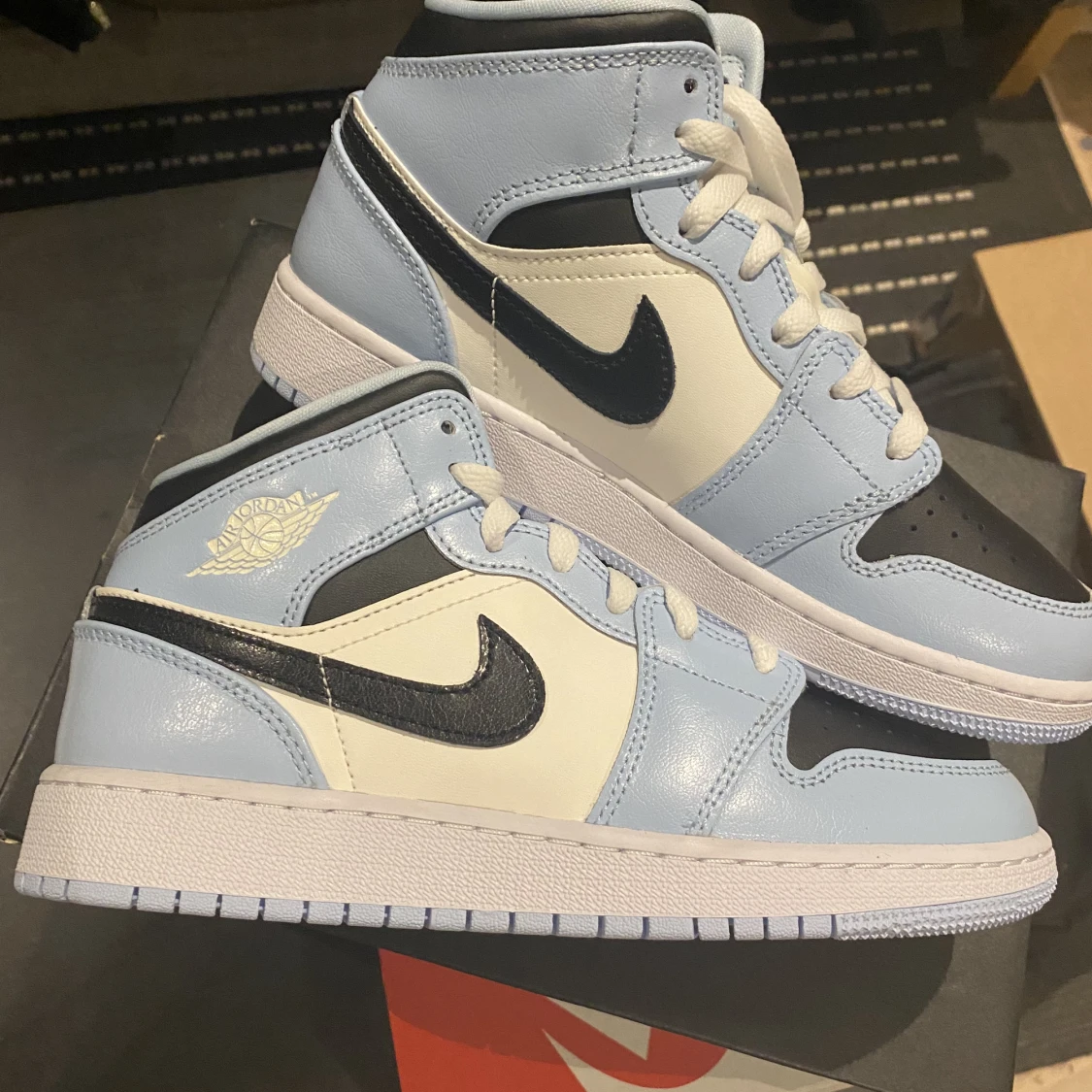 Jordan 1 Mid ”Ice Blue” - 90