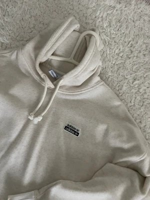 Adidas tröja - Oversize hoodie  Storlek S. Har tillhörande mjukisbyxor också
