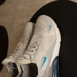 Nike - Nästan helt oanvända, används en halv sommar och är i väldigt bra skick