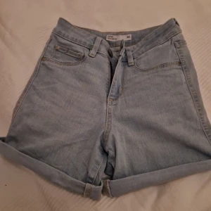 Shorts - Jeansshorts i nyskick säljes. Storlek xs. 75 kr.