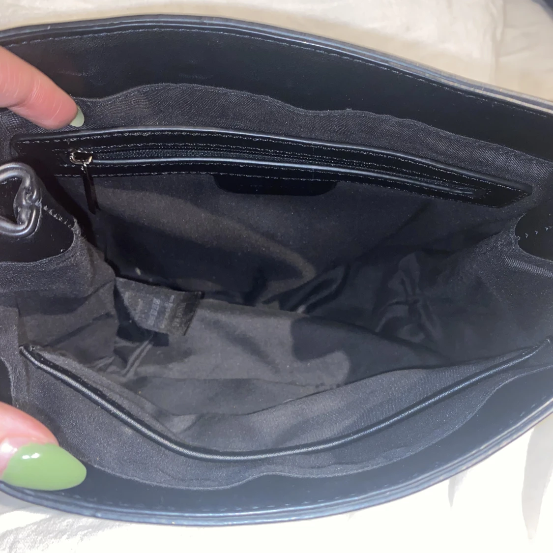 Svart väska - 91