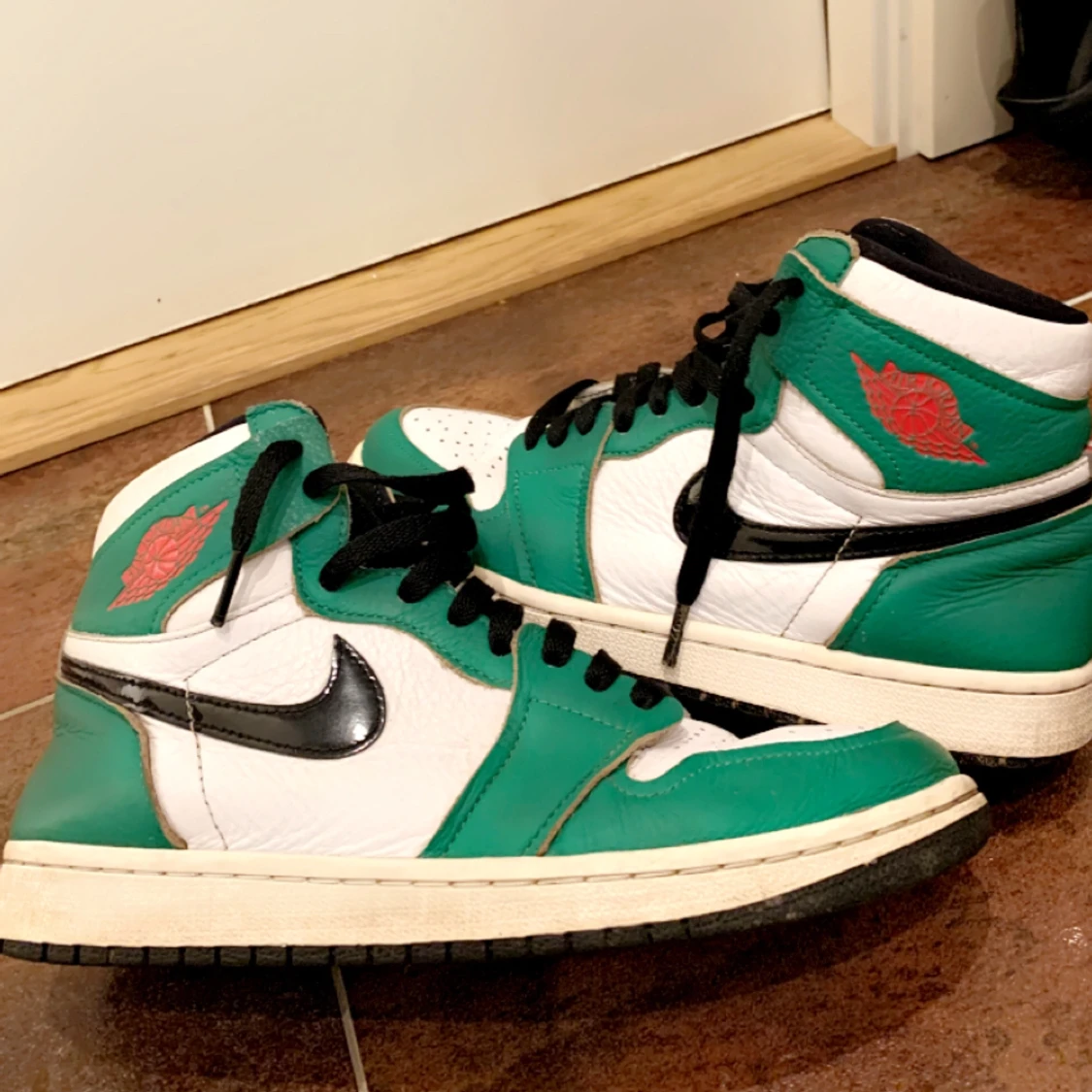 Jordan 1 Retro High Lucky Green  - 90