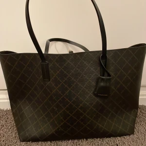 Malene Birger Väska - Aldrig andvänds. Jag fick den i konfa present men har aldrig andvänt den!