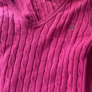 Gant tröja - En uringad gant tröja i storleken S sitter jättefint på. Säljer pågrund av ingen användning kostar 630kr