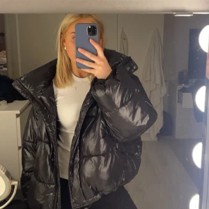 Jacka  - Säljer dennna jacka från H&M! Storlek xs/s ❤️