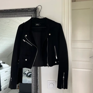 Vårjacka från Only - Jacka som köptes förra våren, säljer för den inte kommer till användning. Säljer för 300💞💞 storlek S