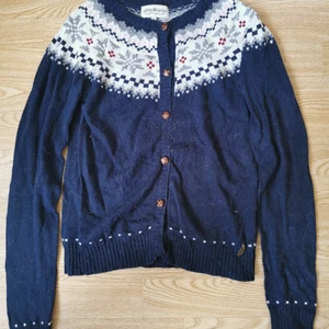 Kofta - En mönstrad varm kofta, använd ett fåtal gånger.