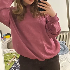 PRE-SEE sweatshirt size XL - Vinröd sweatshirt, nästan oanvänd 