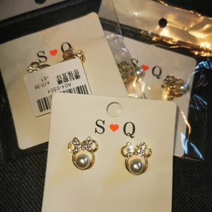 Örhängen mimmi mus helt nya - Nickel fria örhängen i form av mimmi. 