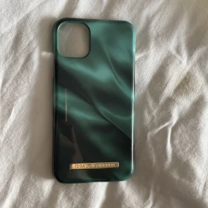 Grönt mobilskal  - Helt oanvänd och är ideal of sweden mobilskal för en iPhone 11. Köpt för 250 kr