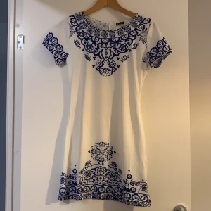 Dennis Maglic klänning - Klänning från Dennis Maglic. Endast provad. Storlek S men är mer som XS. Mötes upp i Göteborg eller skickas - då kan jag stå för frakten.