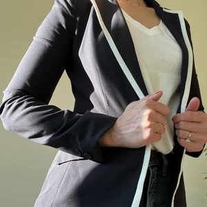 Blue Marine blazer SMALL - Dark blue blazer with white edges in the collard. Fitted to the body. Bought it in USA. Still in good condition. Can be worn with casual clothes or a bit more formal 🥰❤️