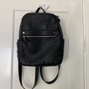 Ryggsäck Calvin Klein - Ryggsäck från Calvin Klein som är nästan oanvänd. 66 kr för frakt