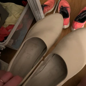 Sommar skor - Säljer då jag inte andvädner dem