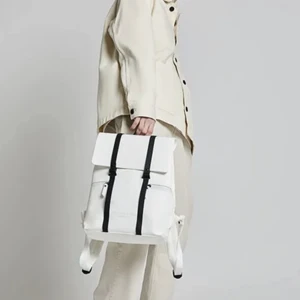 GASTON LUGA RYGGSÄCK - NYTT OCH BRA SKICK! Använd 1-2 gånger❤️ Nypris 1300kr och köpt från GASTON LUGA