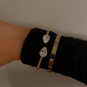 Armband  - Säljer detta jättefina guld pläterade armband då de ej kommer till användning längre💞