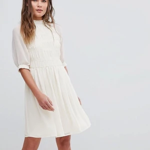 Vit klänning - Jättefin vit klänning från boohoo💗  är strl 38 men liten i storleken, så mer som 36!