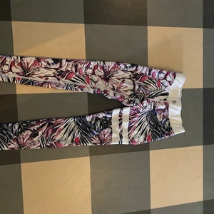 stronger byxor - stronger byxor som är köpta från plick. helt okej skick