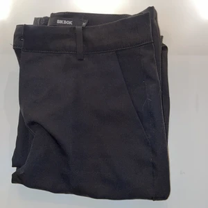 Kostymbyxor  - trendiga kostymbyxor från bikbok, priset kan diskuteras