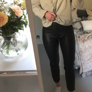 Skinnbyxor - Skinnbyxor från only i storlek 38!