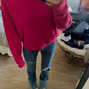 Rosa uniqlo tröja  - Super skön och snygg tröja från uniqlo!I 100% ull🥰❤️