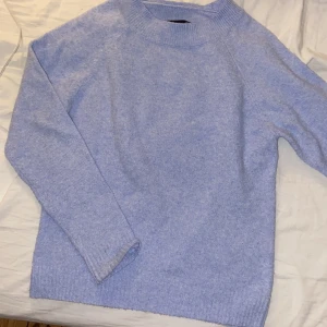 Vera Moda tröja - Så fin tröja från Vera Moda💗 ganska nopprig men inget man tänker på så mycket!💗 köparen står för frakt 66kr💗