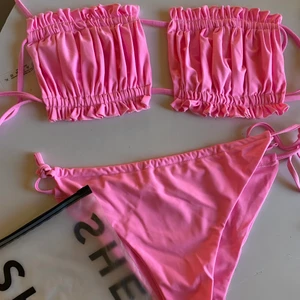 Ny Bikini Shein, XL, Passar 36-38  - Helt ny. Endast provad med skyddet kvar. Är XL men skulle säga en 36-38 pga små kupor. Reglerbara band i topp och trosa. 