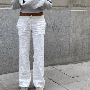 Alobha linnebyxor - Hej! Jag har ett par alobha linnebyxor i storlek XS som jag gärna byter mot ett par i storlek S💕 tar endast emot byten alltså så säljer jag de inte💕 (lånade bilder)