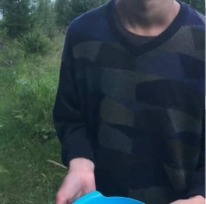 stickad tröja - denna skönhet har en gång varit min favorittröja… så bekväm på!!! det står M men skulle påstå att den passar mer som en S👍 vintage italienskt! bättre än det här blir det inte ⭐️