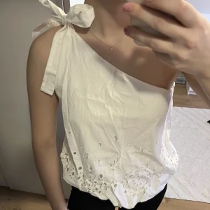 Topp  - Topp från Zara i S , har aldrig använt denna