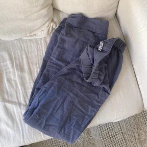 Blåa mjukisar NAKD - Blåa fina mjukis, passar både XS o S