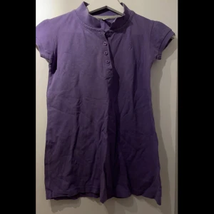 Rid tröja - Lila Ridtröja från crossbow. Storlek 134/140. Säljer för 70 då jag inte har koll på original priset! 