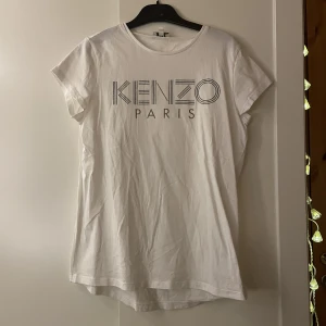 T-shirt  - Inte så mkt använd. Bra skick 