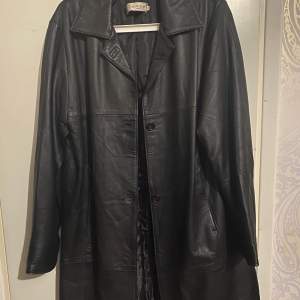 Selling this hella cool and long vintage leather jacket. Price can be discussed 