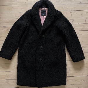 Kappa  - Helt oanvänd kappa! Fint skick med rosa insida, 2000kr k orginalpris