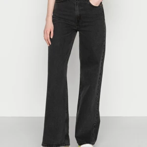 Weekday ACE HIGH WIDE jeand - Orginal pris 399kr, säljer för 90kr