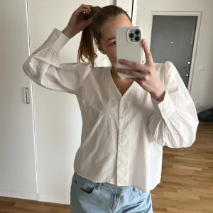 Blus bik bik - Söt blus, nästan aldrig använd. Jag är storlek s. Storlek l så overzised fit.